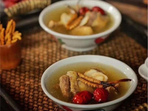 冬蟲夏草可以直接食用嗎？冬蟲夏草常用于燉煮